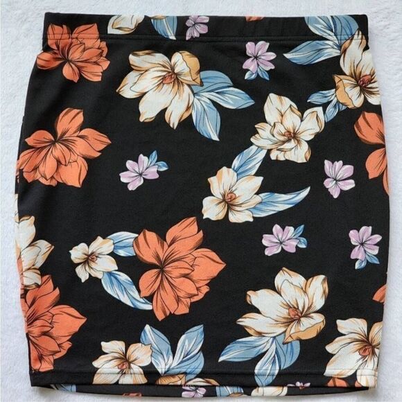 Shein size 0XL Flowered Skirt - Picture 1 of 7